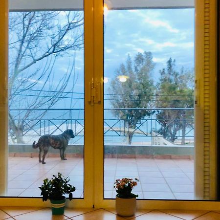 Villa Chloe'S Sunrise Beach House Athen Exterior foto