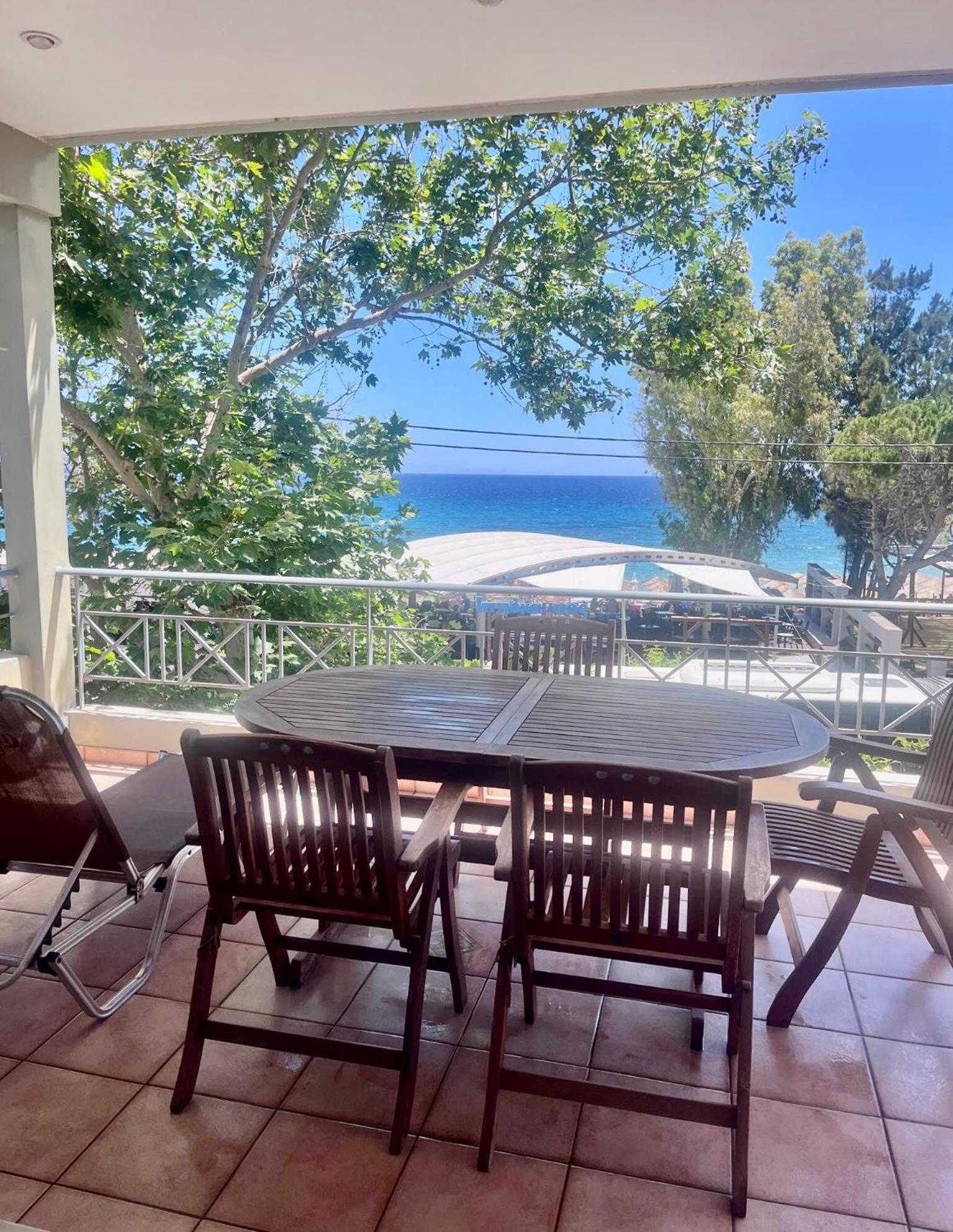 Villa Chloe'S Sunrise Beach House Athen Exterior foto